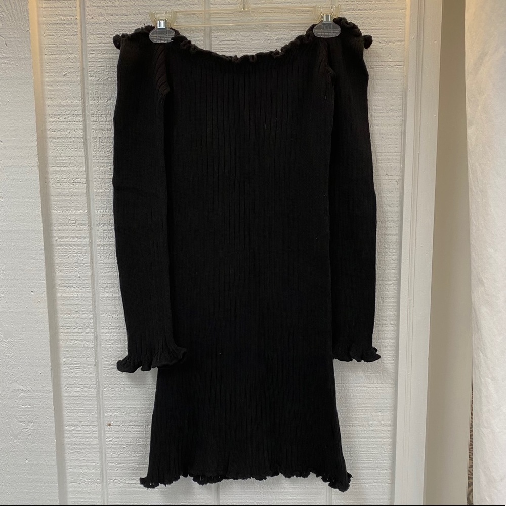 Adorable off-the-shoulder ribbed mini-dress!
